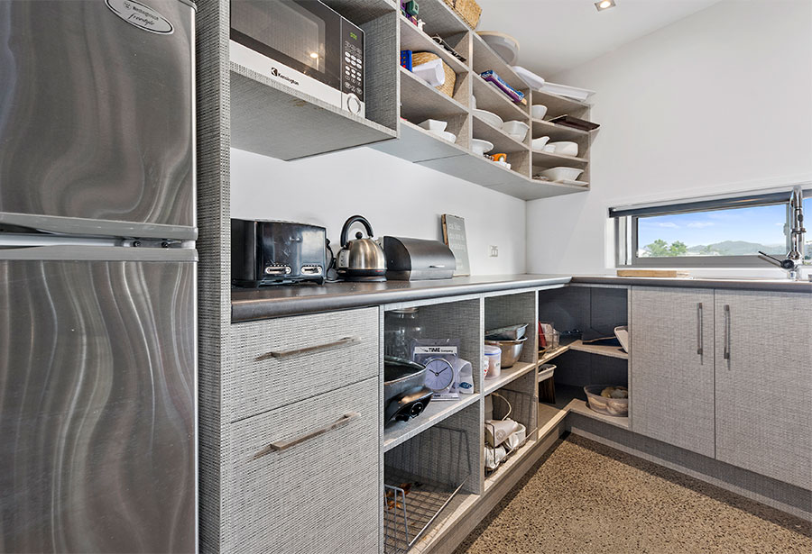 Black and white contemporary L Shape Island Kitchen
